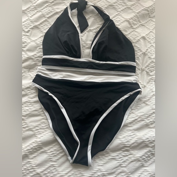 NWOT 2 piece swimsuit - Picture 4 of 8